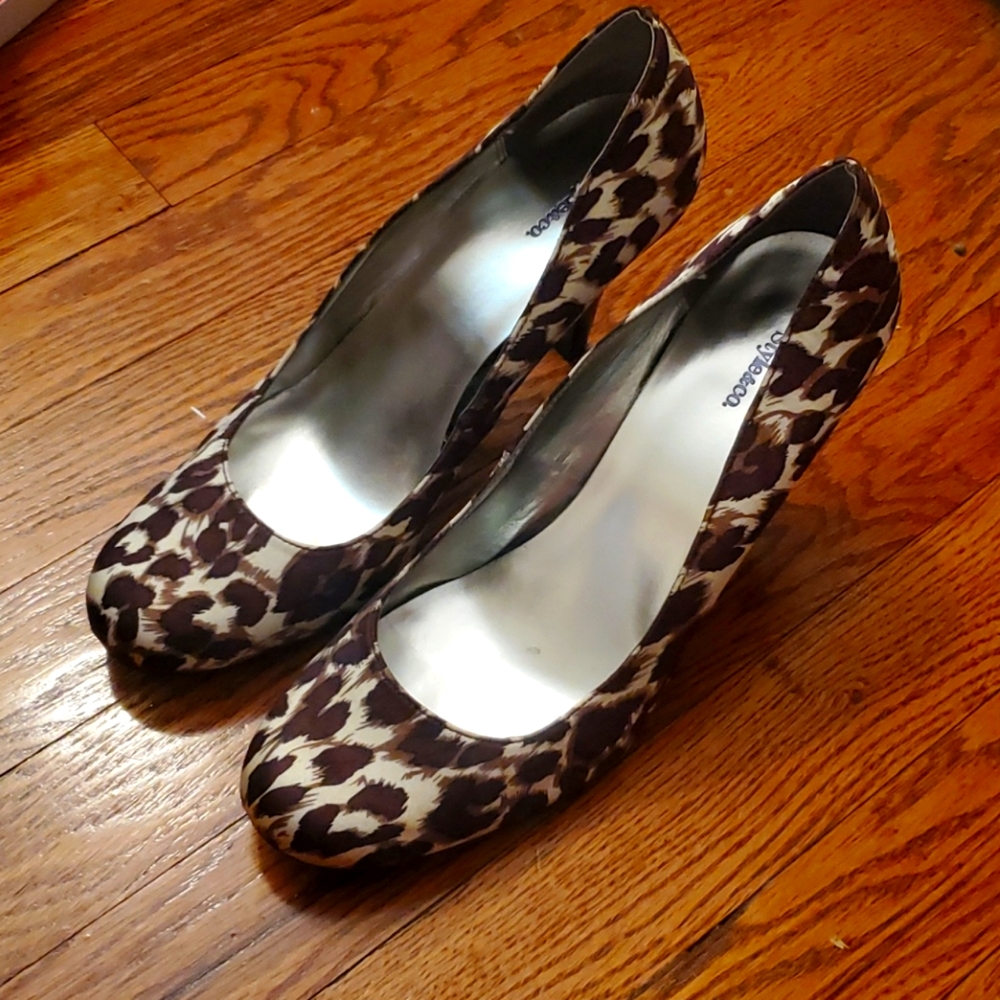 Animal print pumps